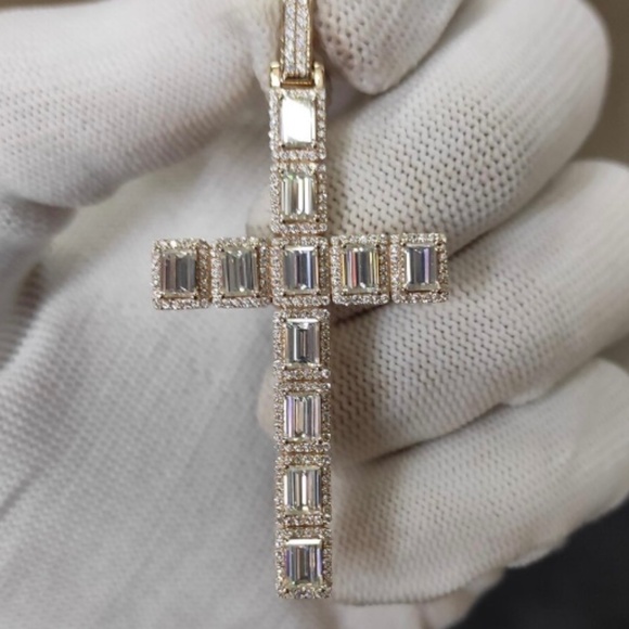 .925 Sterling silver cross pendant with VVS Moissanite stones